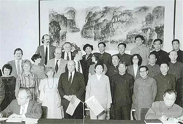 穿越回40年前，让我们聊点“北京吉普”的小故事