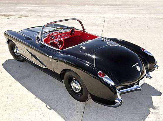 克尔维特C1,可以看出两台车相似度很高