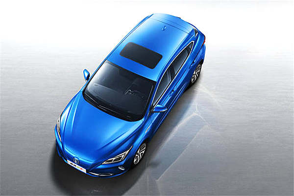 快充半小时、续航405km 长安逸动ET圈粉科技迷！