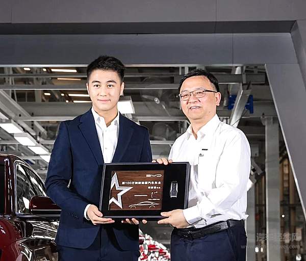 赌王之子何猷君的选择 比亚迪第100万辆新能源汽车车主