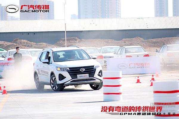 现场直击“弯十”盛事 来一场说走就走的竞速之旅