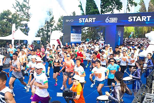 比亚迪助力塔什干国际马拉松赛 宋Pro成就冠军梦想