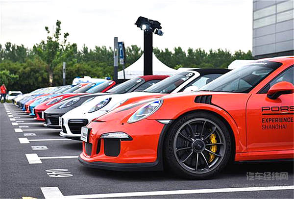 电动圈来了位“新朋友” 姓Porsche 名Taycan