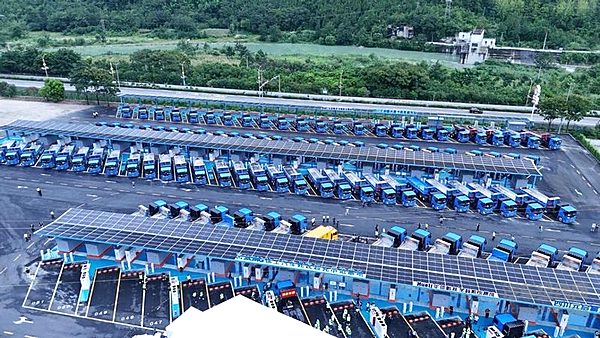 央视春节特别报道：华为兆瓦超充让电动重卡全场景畅行无阻