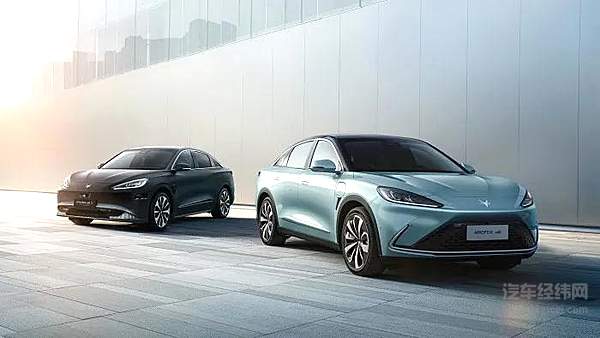 透过鸿蒙座舱 看华为的如意算盘