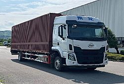 東風(fēng)柳汽乘龍M3V 260馬力 4X2 5.8米 翼展式國(guó)六中卡載貨車(chē) (法士特變速箱)(LZ5181XYKH5AC101)