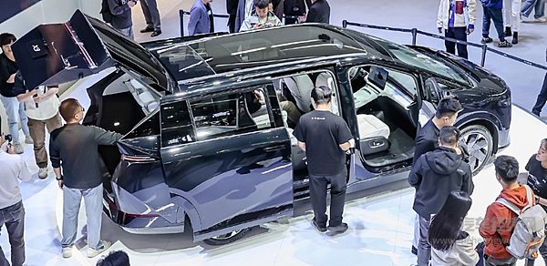 小鹏X9首发 中大型MPV真的可以年轻化吗？