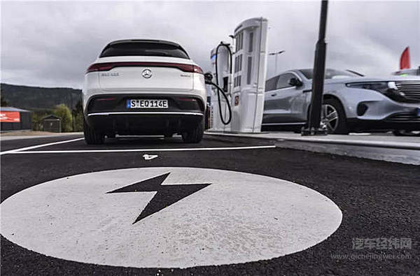 奔驰是糖，大象不慌