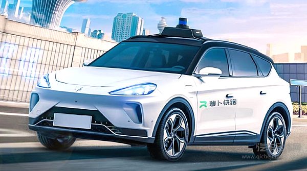 近百辆萝卜快跑武汉高架集体停摆 乘客被困两小时引安全争议