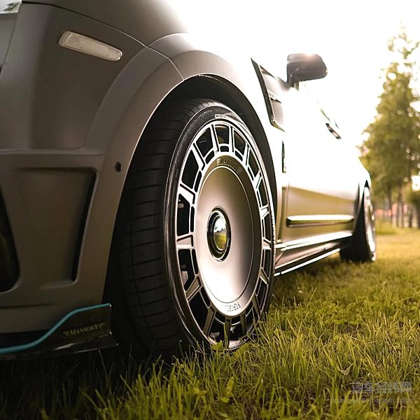 劳斯莱斯库里南MANSORY定制版