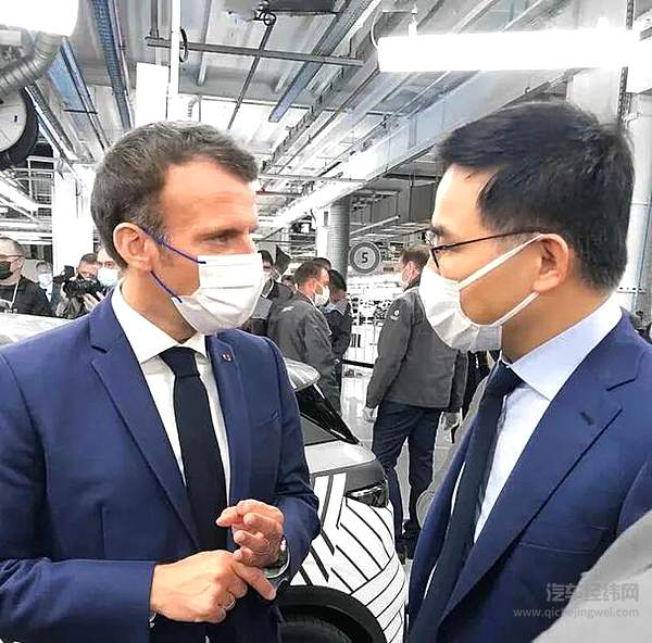 左法国总统马克龙；右远景CEO张雷