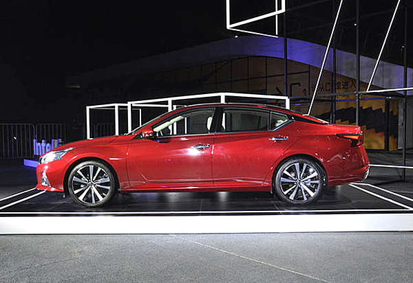 “移动沙发”进化了 全新天籁觊觎“发动机厂”！