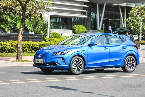 快充半小时、续航405km 长安逸动ET圈粉科技迷！