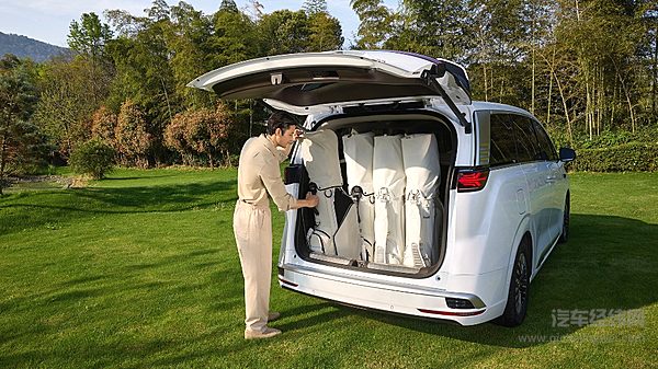 第二代腾势D9带来九大新迭代，上市价35.98万元起