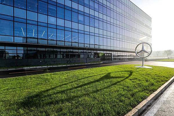 戴姆勒携前沿产品阵容亮相中国国际进口博览会