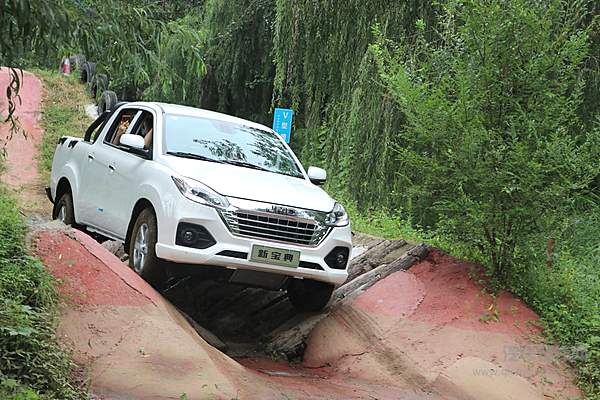 新宝典通过V型槽