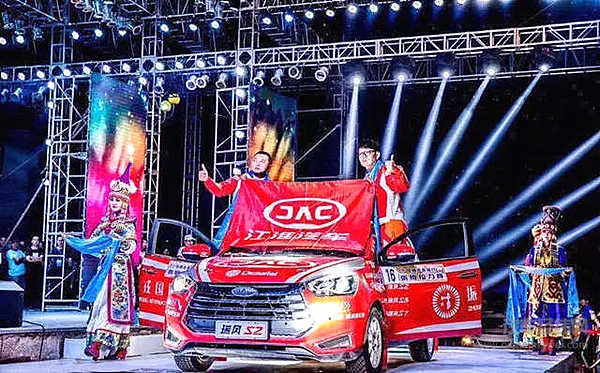 荒漠绿洲起狼烟 “魔鬼赛道”可不是浪得虚名！