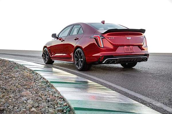 展开一双黑色的翅膀 重新挑战性能极限的凯迪拉克V-Blackwing