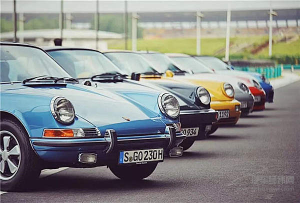 电动圈来了位“新朋友” 姓Porsche 名Taycan