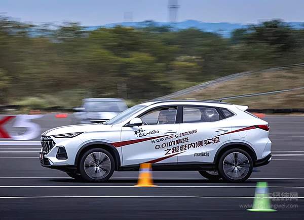 把92个月的SUV销量王拉下王座 长安汽车不简单