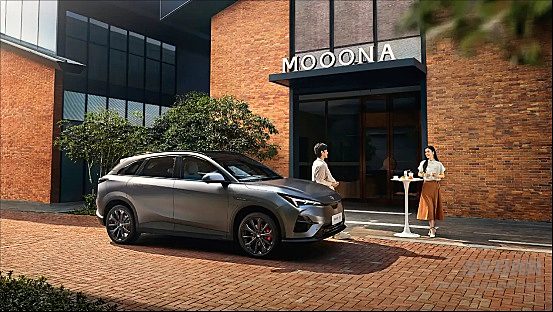 15万出头可入手 阿尔法T5比零跑C11差在哪里？