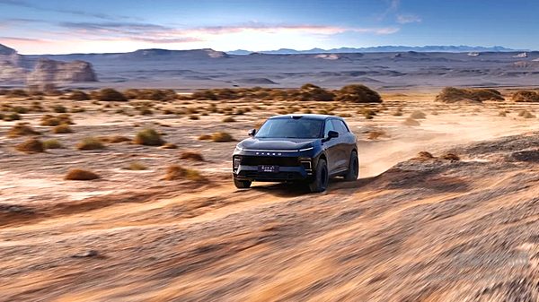 打破奥迪纪录！全新星纪元ET增程四驱全球首次37.82°冲坡挑战成功！