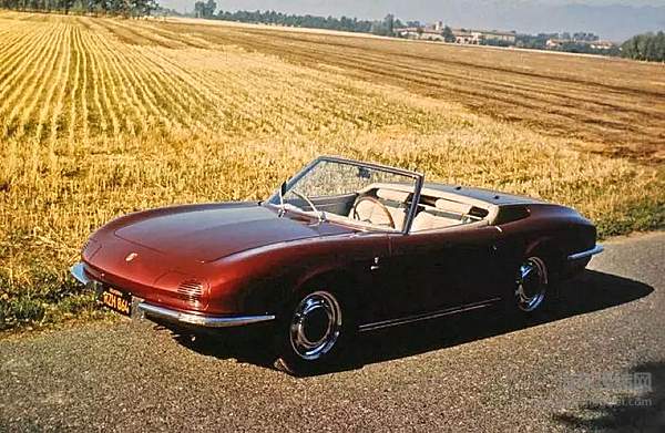 博通设计局在1966年出品的911 Roadster（901），和追求低风阻的Speedster风马牛不相及