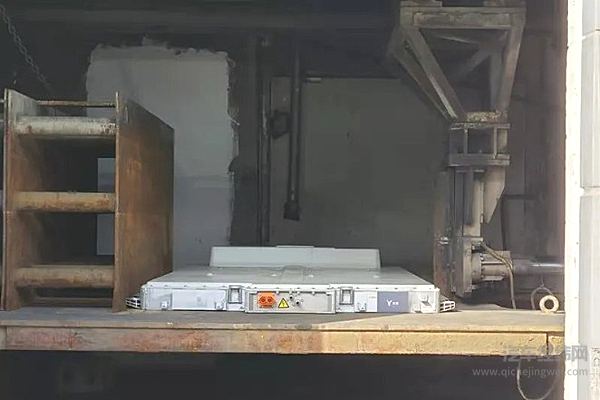 不冒烟不起火不爆炸 现场震撼体验岚图电池试验