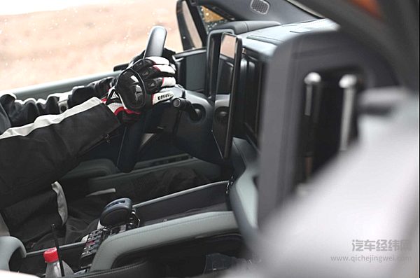 豹5创驾驶混动汽车到达的最高海拔世界纪录 加冕“高原王”