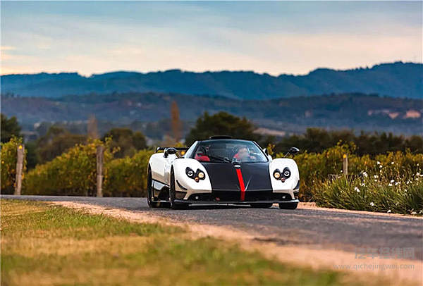 开着帕加尼环南太平洋 看一眼都是赚到了！