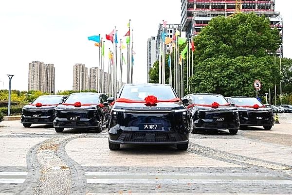 上汽大通MPV 百臺上海專車交付儀式