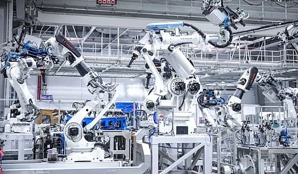 成为数智汽车先行者共赢数智汽车新时代