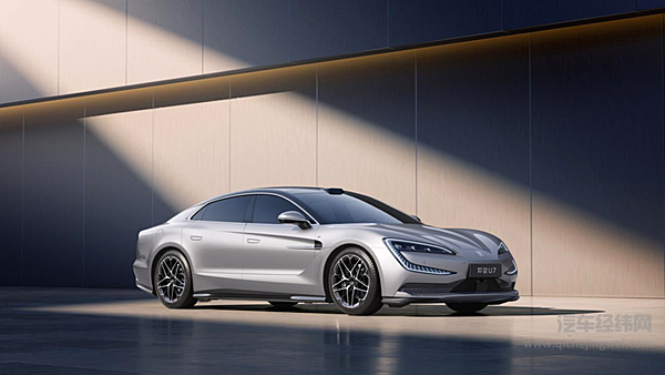 运动与优雅兼备 百万级新能源旗舰轿车比亚迪仰望U7官图发布