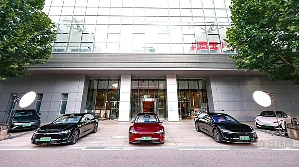 北汽集团14辆享界S9礼赠奥运英雄