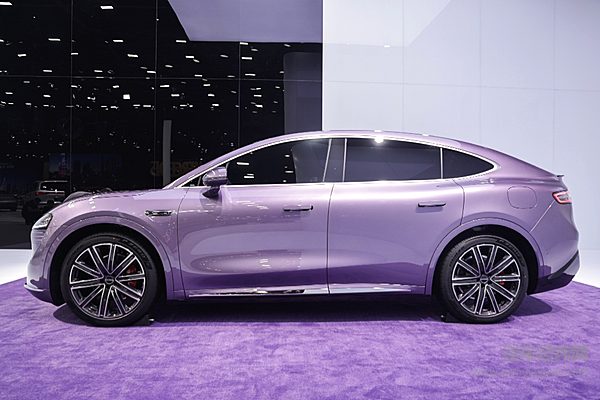 智界R7即将上市 能否挑战蔚来ES6？