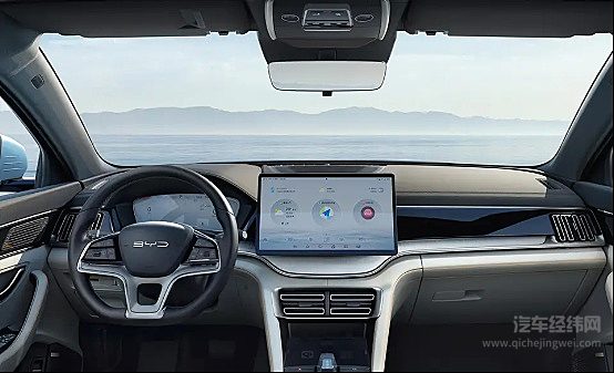 深蓝S05亮相成都车展 走性价比路线能否挑战宋PLUS？