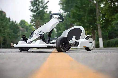 都说足球要从娃娃抓起 汽车文化也应如此