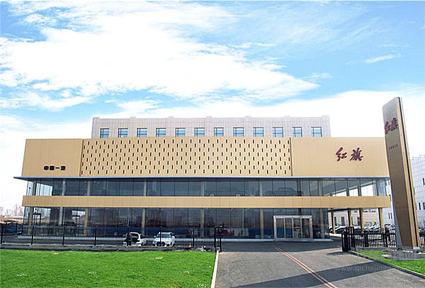 红旗变换车道 借新能源弯道超车？！