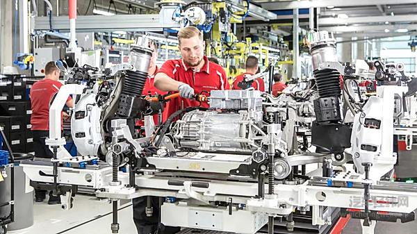 Taycan的前桥装配车间