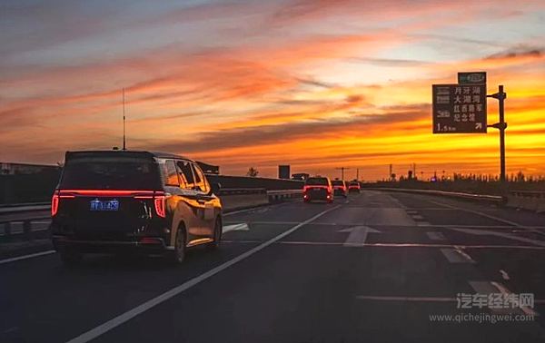 万里丝路   “旗”迹旅程 在巴黎来一场梦想之旅