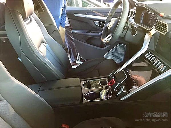 土豪看过来，兰博基尼SUV内饰首次曝光