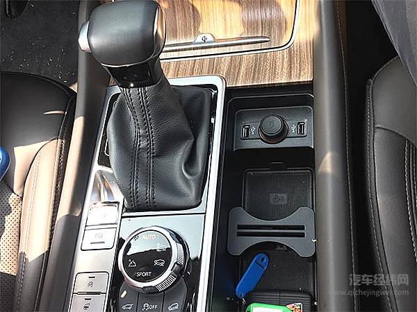 上汽荣威RX8让2018世界杯开幕的那一天很有感觉