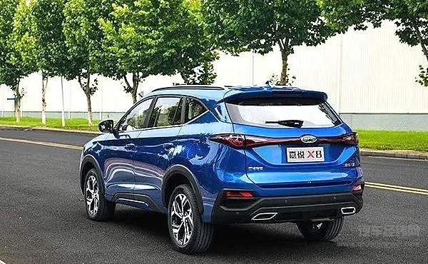 悬挂思皓车标 江淮中大型SUV X8成都车展首发！