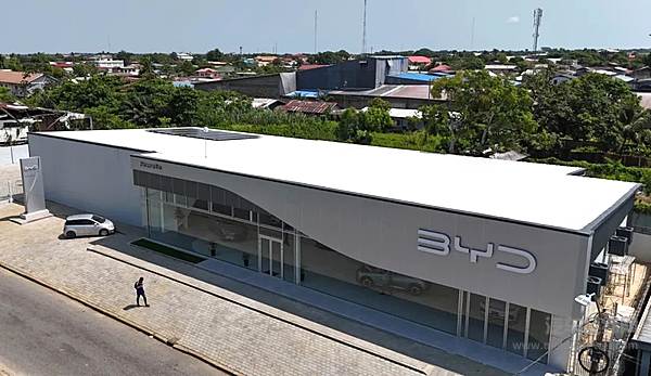 比亚迪苏里南首店盛大开业 四款新能源车型引领绿色出行