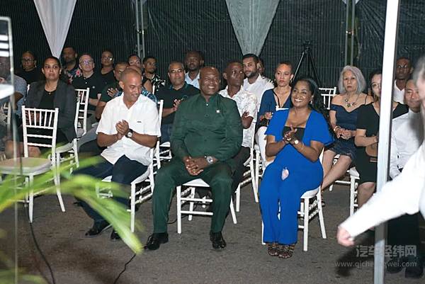 比亚迪苏里南首店盛大开业 四款新能源车型引领绿色出行