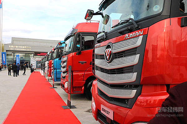 欧曼EST超级卡车的高颜值让老司机“汉心暗许”