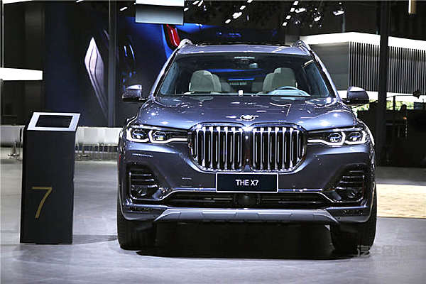 豪华大气又能跑 全新宝马X7向谁下战书？！