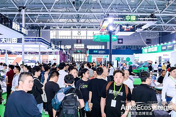 九州汽车生态博览会盛大启幕，首日超10万人前来观展！