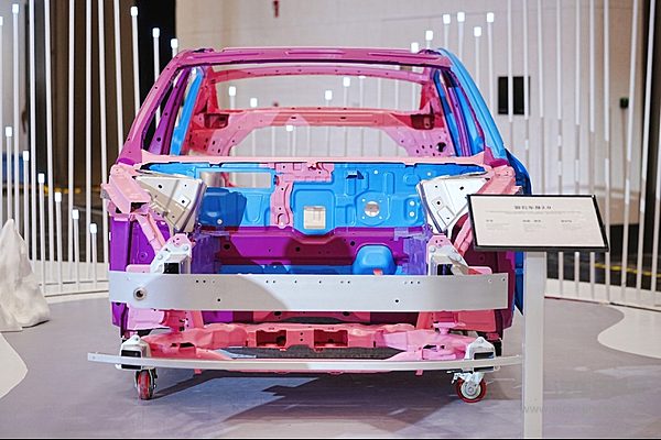 风云品牌焕新进阶，全球真C级旗舰风云A9L抢购价13.99万元起！