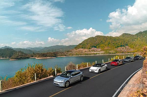 给起步“不完美”的极氪打点气 旗下首款产品 ZEEKR 001 正式亮相